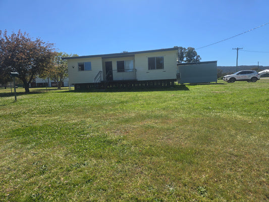 57 Woodlawn Street Wallangarra - Cute Timber Home