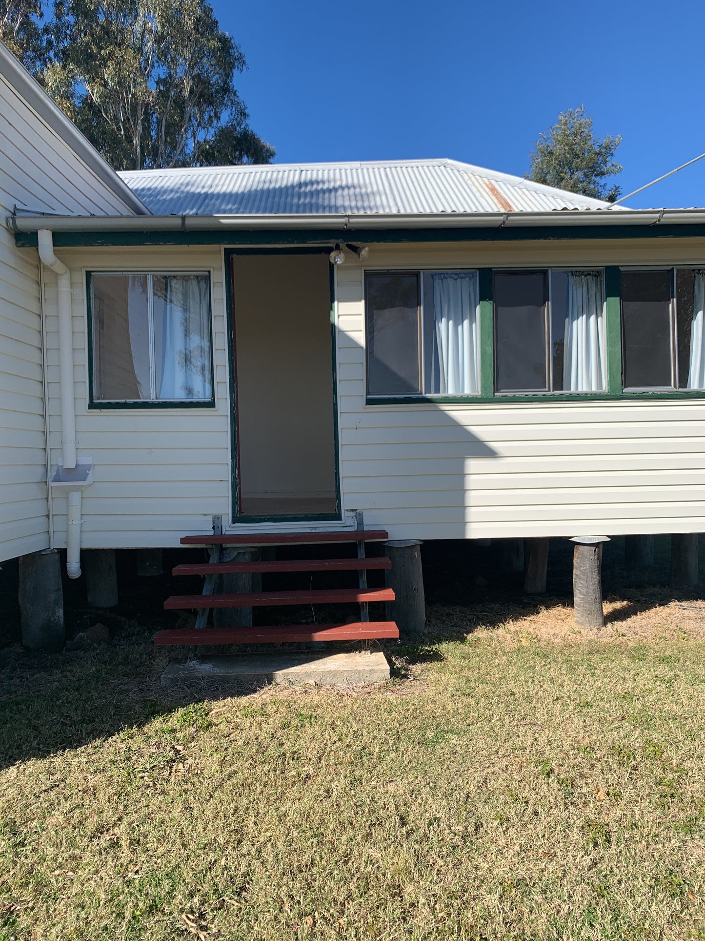 3 Bedroom Home Outskirts of Town
