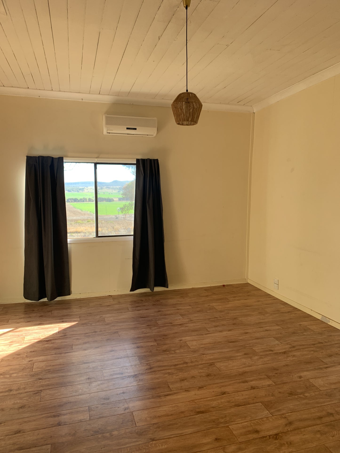 3 Bedroom Home Outskirts of Town