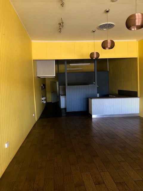 28 Willow st Killarney Commercial Shop