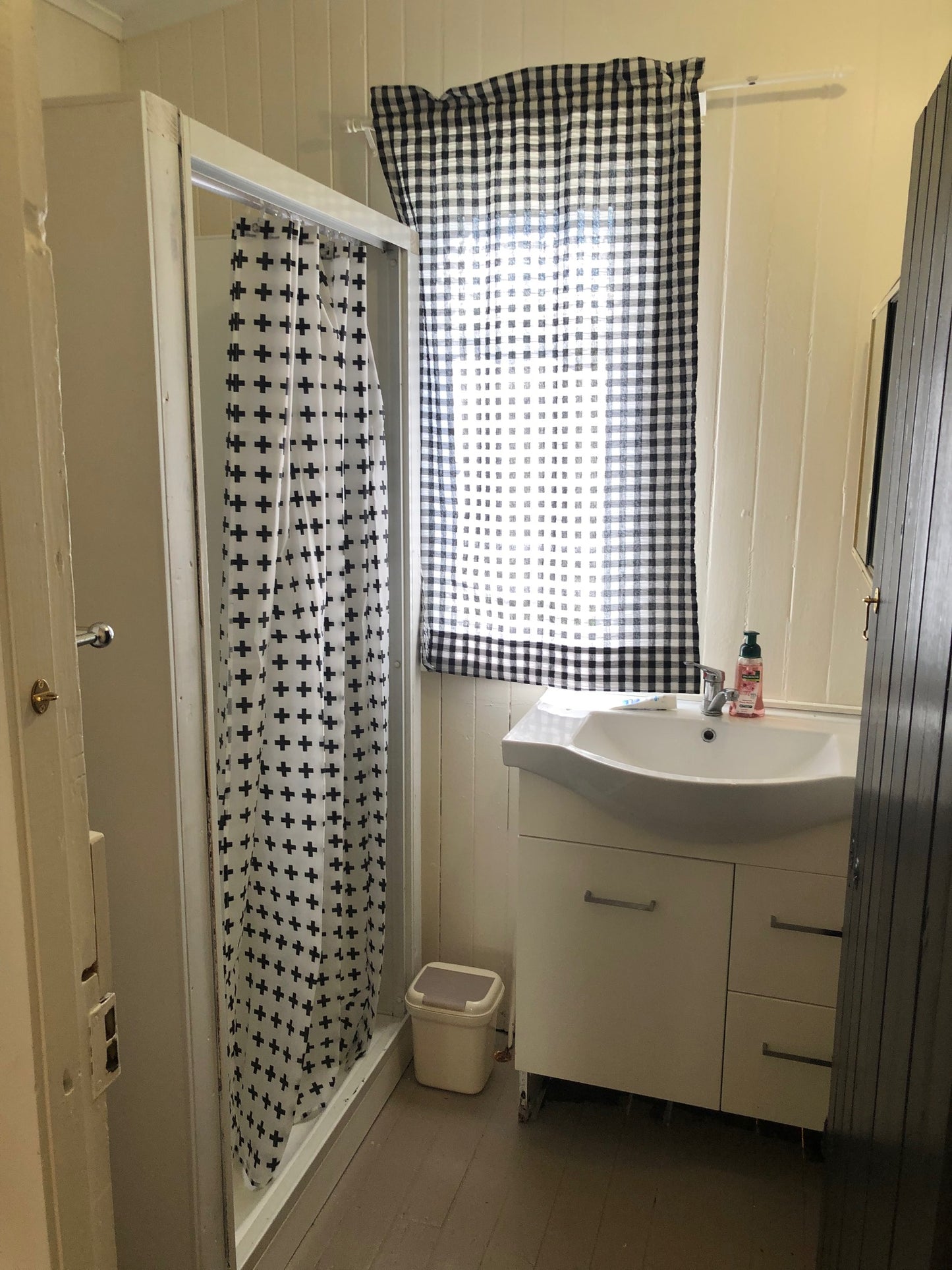 ROOM TO RENT