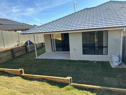 4 Bedroom Duplex - 2/22 Pera Crescent Warwick