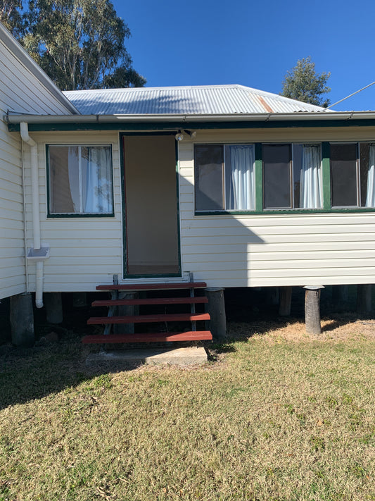 3 Bedroom Home Outskirts of Town
