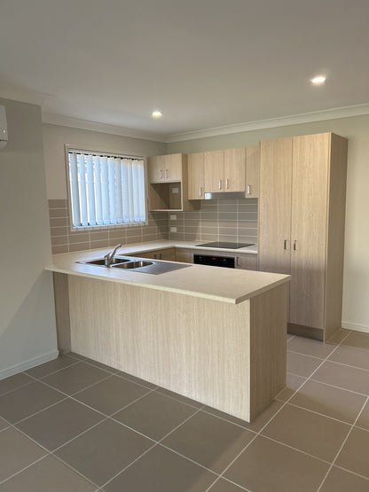 4 Bedroom Duplex - 2/22 Pera Crescent Warwick