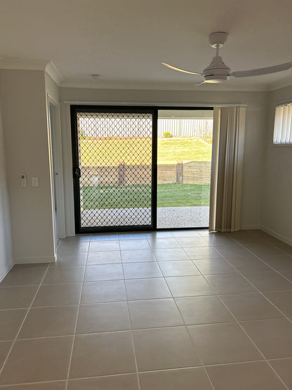 4 Bedroom Duplex - 2/22 Pera Crescent Warwick