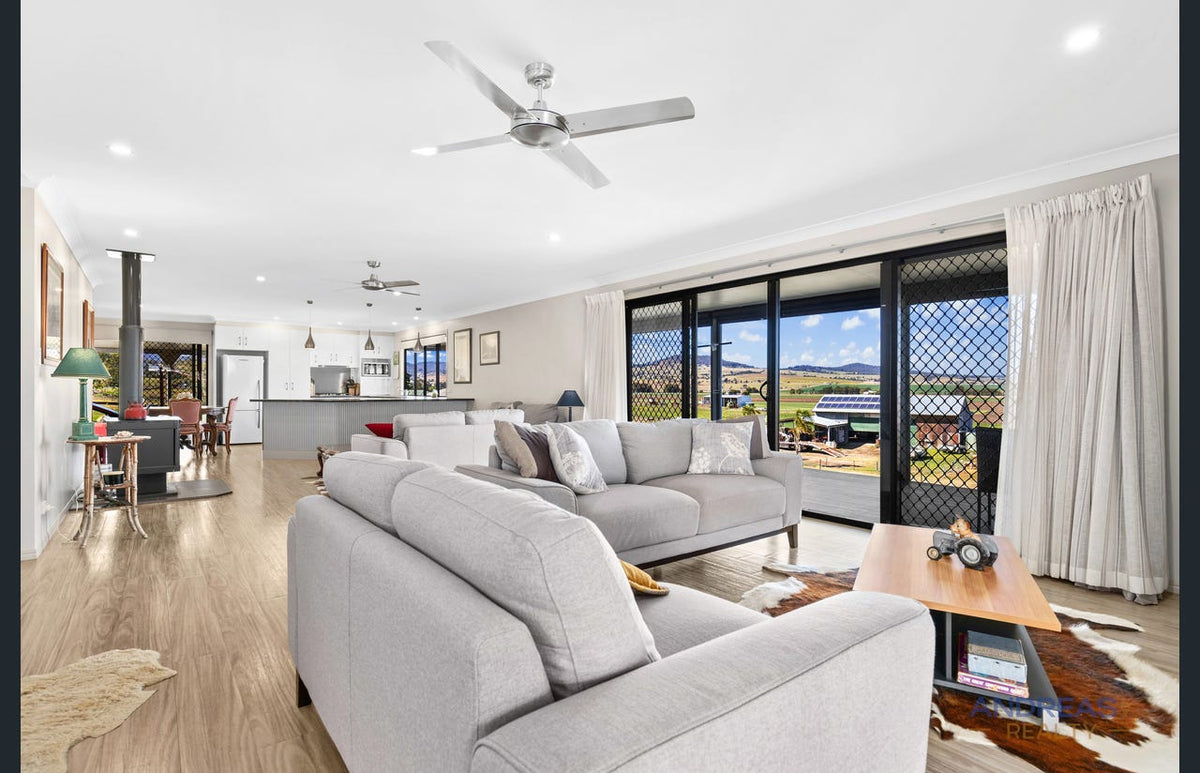 Modern Country Living in a Picturesque Location