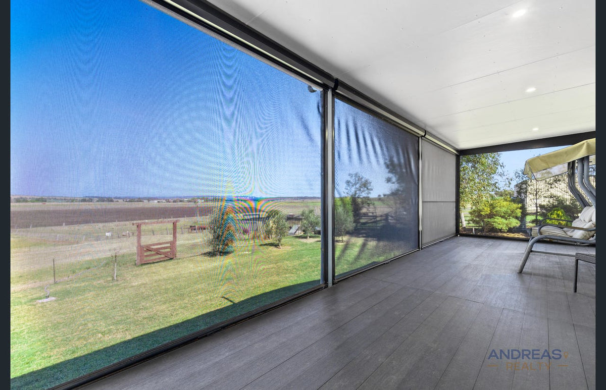 Modern Country Living in a Picturesque Location