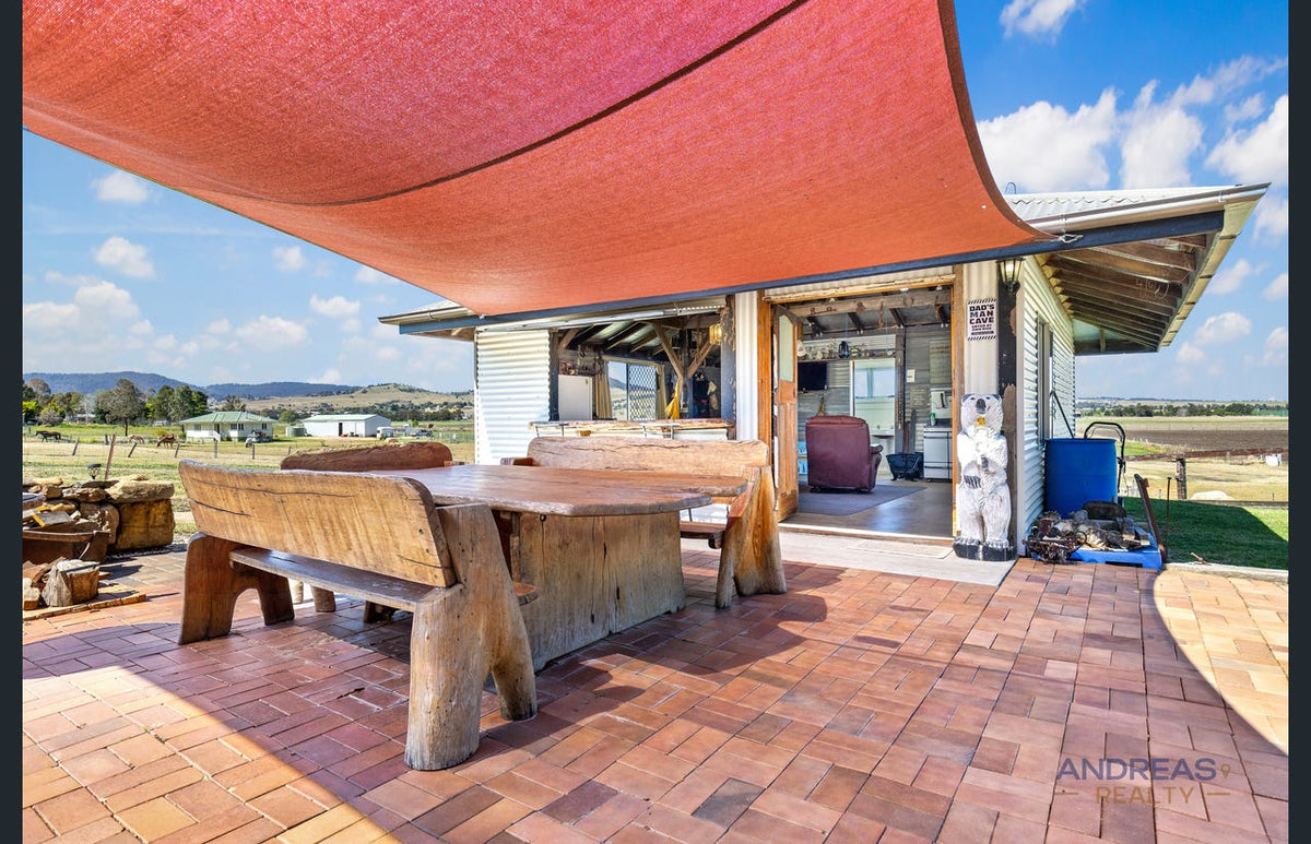 Modern Country Living in a Picturesque Location