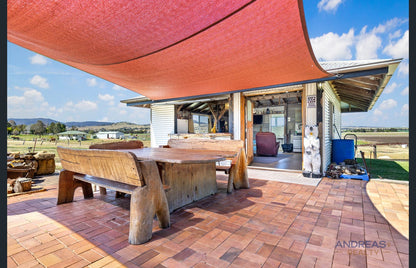 Modern Country Living in a Picturesque Location