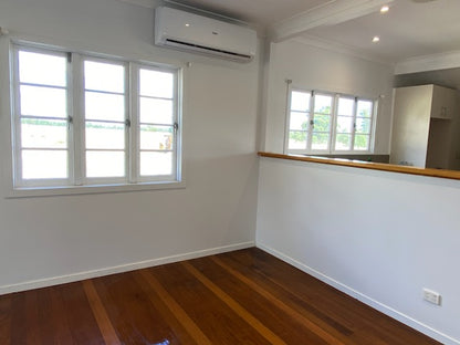 10 ACRES Renovated 3 bedroom home  LEYBURN