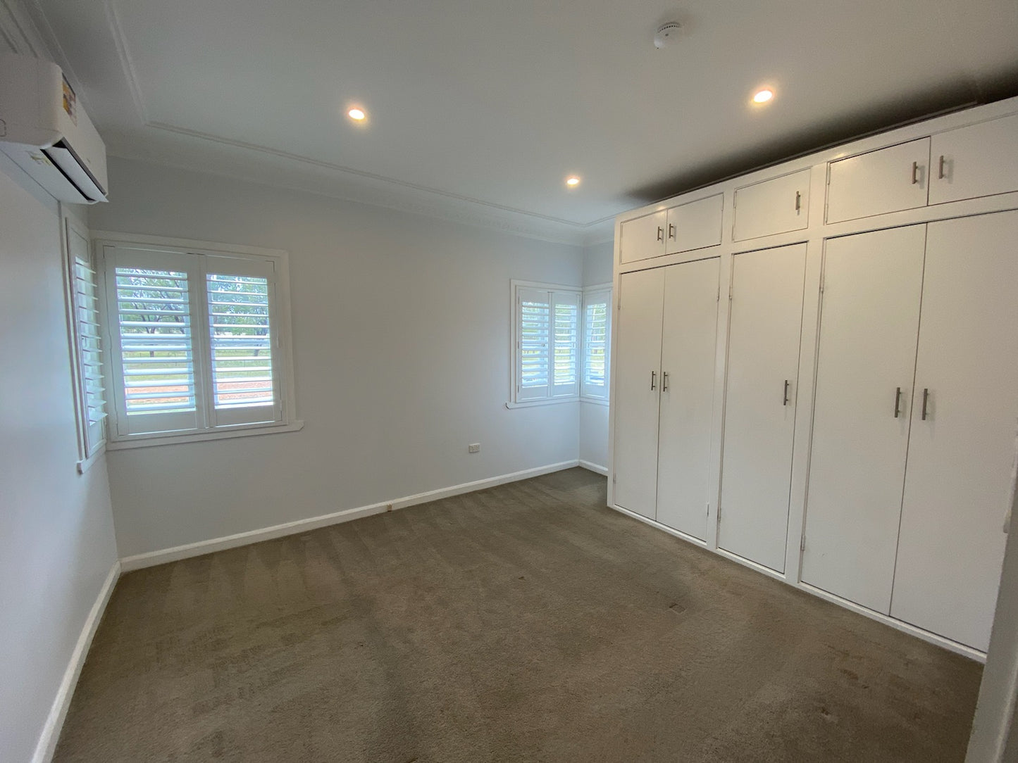 10 ACRES Renovated 3 bedroom home  LEYBURN