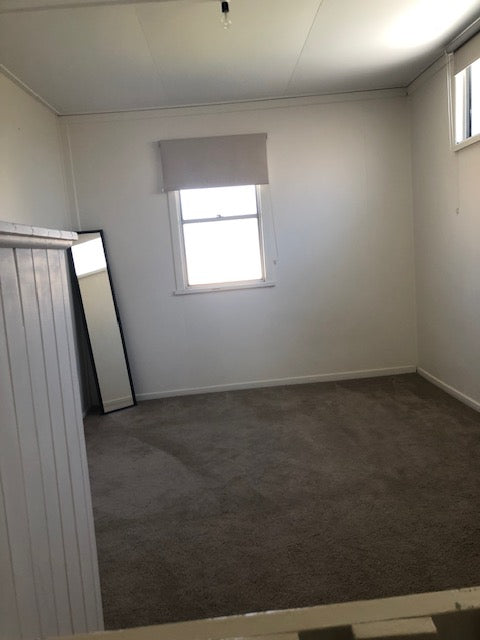 28 Willow st Killarney Commercial Shop